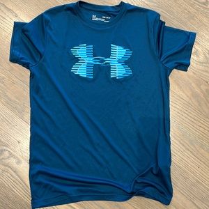 Youth Under Armour loose fit shirt size Medium